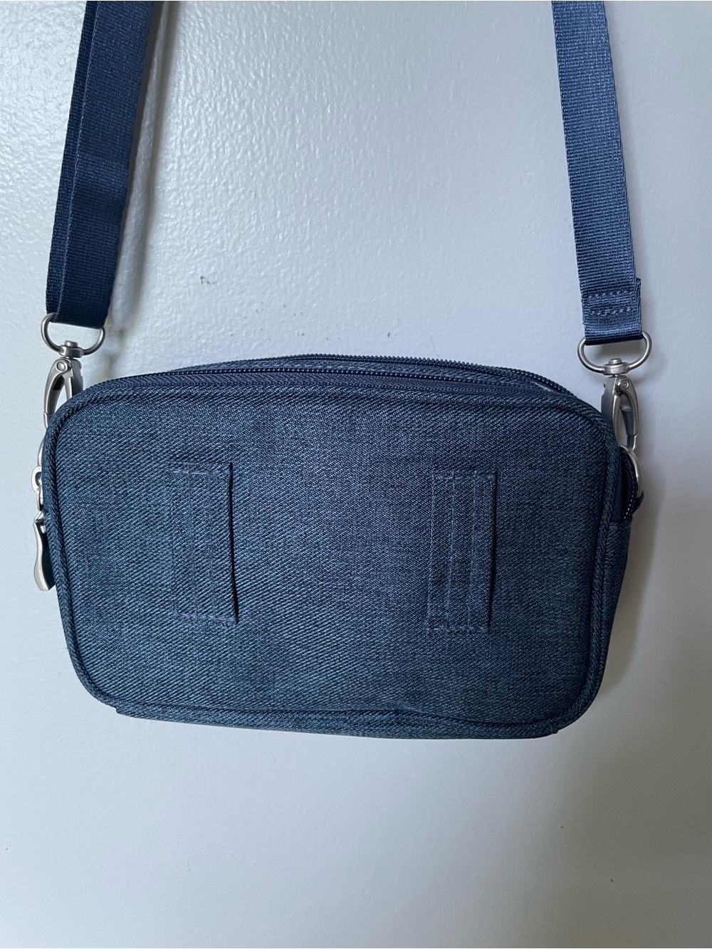 NWOT Baggallini Navy Denim Crossbody/Belt Bag - Picture 11 of 11